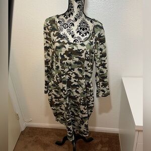Scoop Neckline Camouflage print long sleeves  Size: 3X